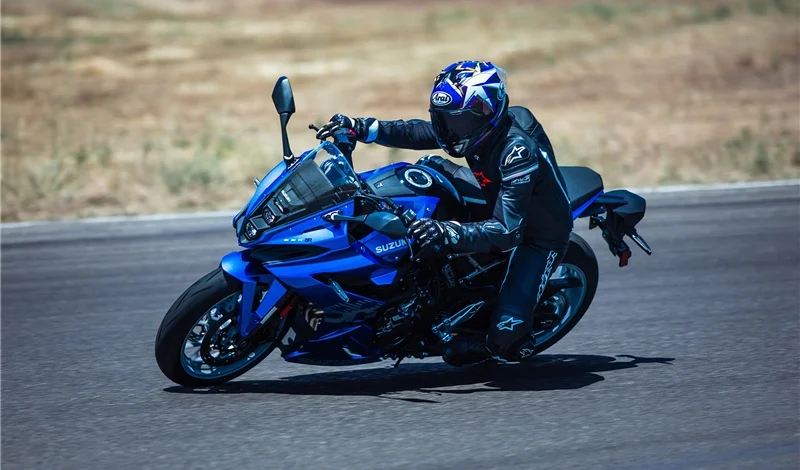 Suzuki GSX-8R su strada