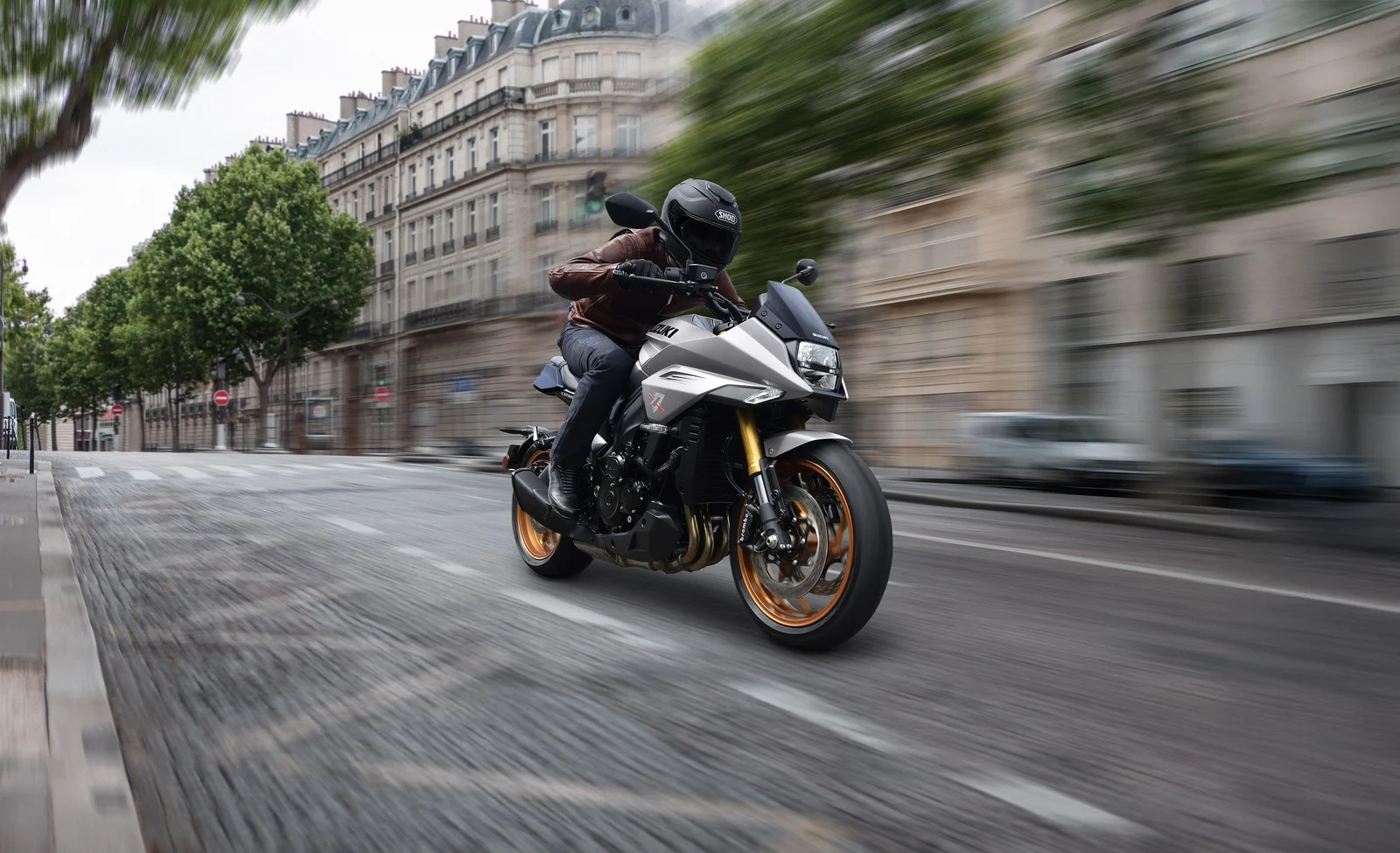 Suzuki KATANA su strada