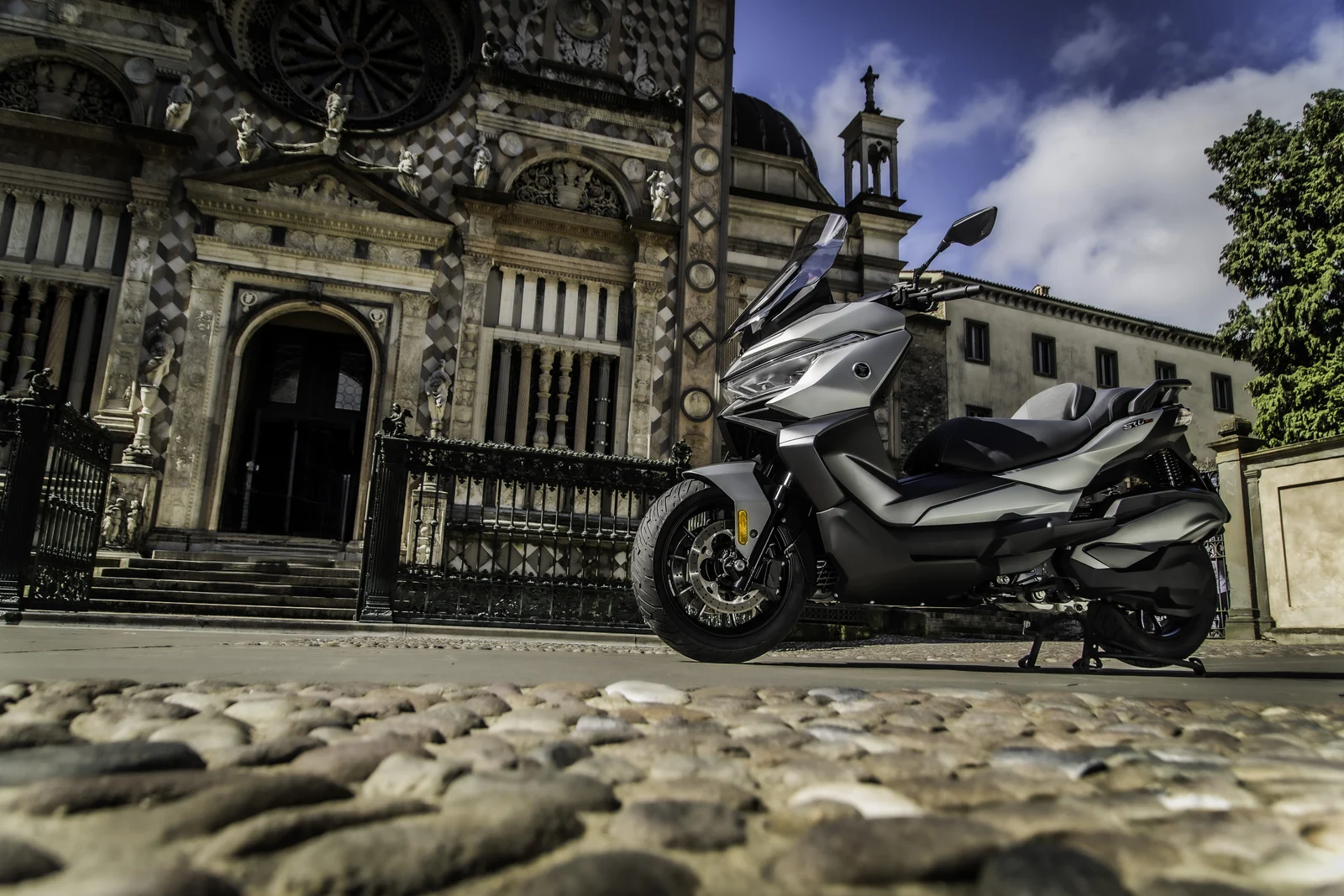 Voge SFIDA SR4 MAX su strada